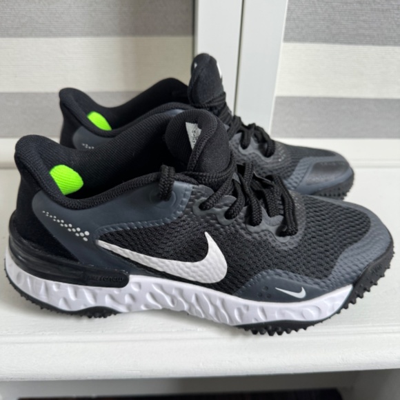 Nike Huarache Turf Shoes - Picture 7 of 7